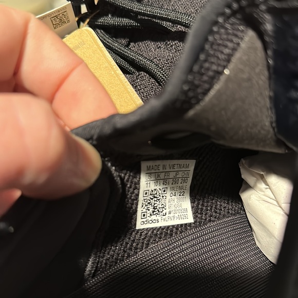 Yeezy 350 Onyx (NIB) - Picture 2 of 6